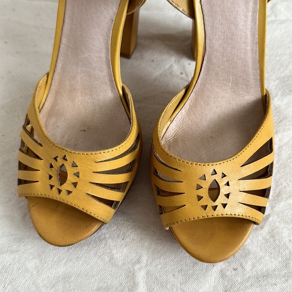 Aldo Yellow Platform Heels Sz 7 - Picture 3 of 8